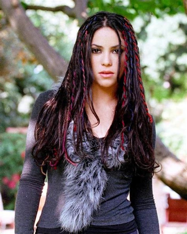 90s Shakira. Peinados shakira, Estilo de shakira, Shakira