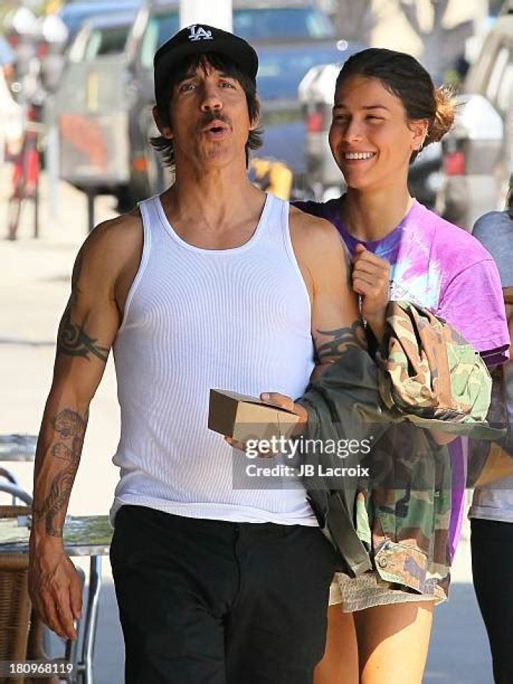 Anthony Kiedis trades Helena Vestergaard for Wanessa Milhomem Anthony