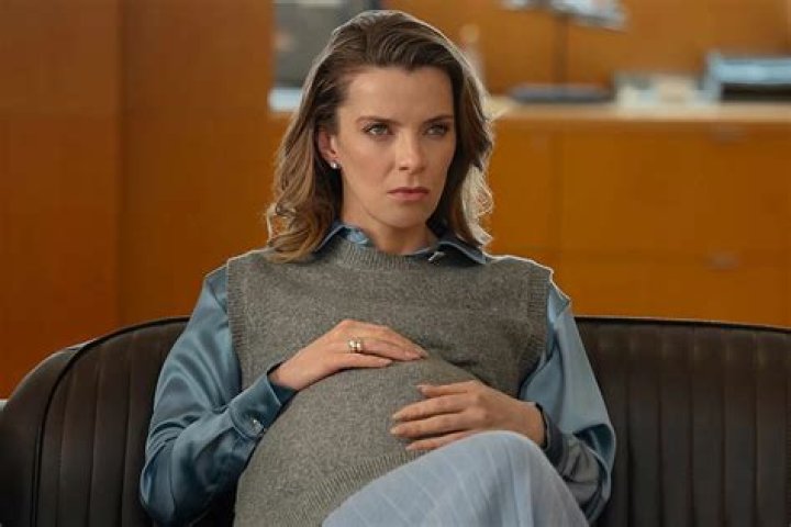 Betty Gilpin Says She'd Love to Do a GLOW Reboot POPSUGAR Celebrity