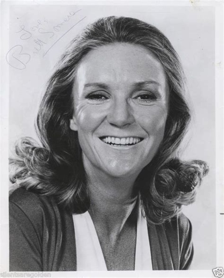 BRETT SOMERS autographed 8x10 photo RD33 BTG5488 Brett somers