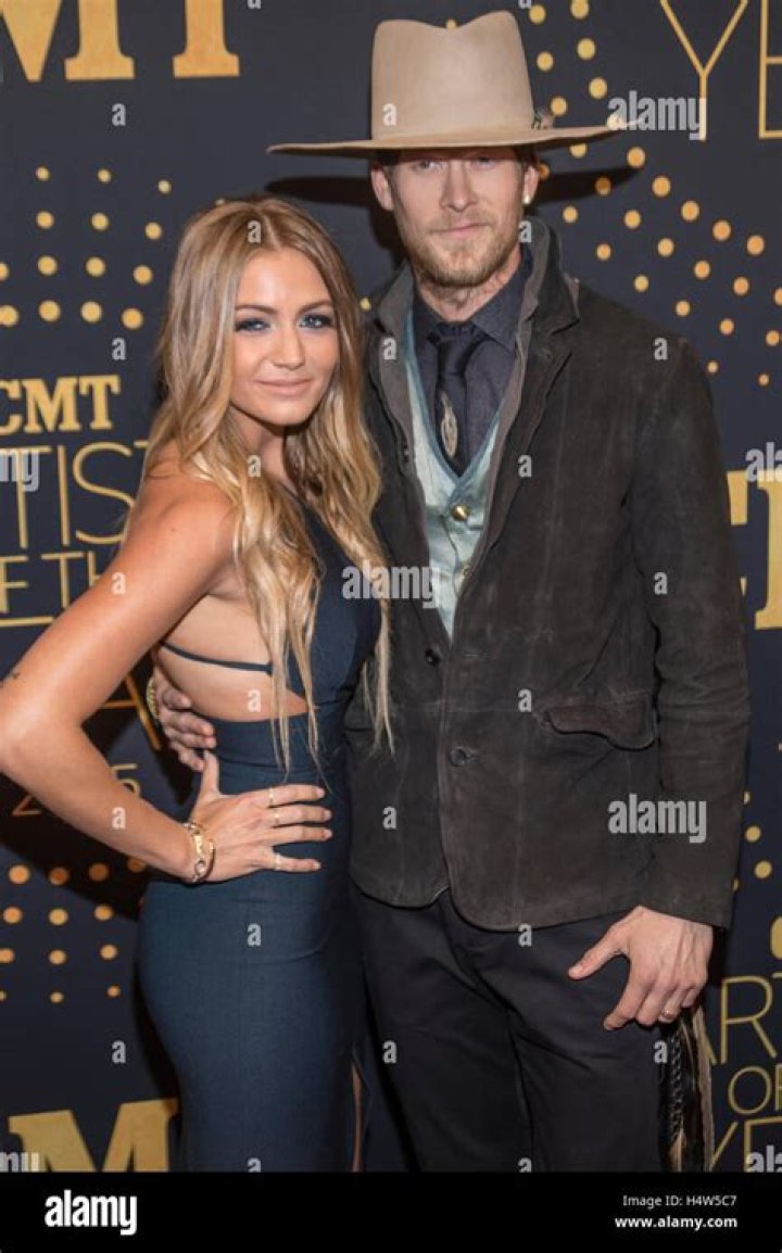 Brittney Marie Cole 2015 CMT Artists of the Year 02 GotCeleb