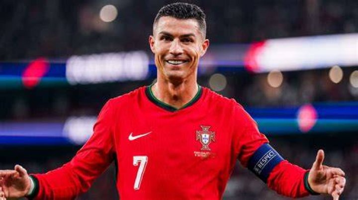 Cristiano Ronaldo works up a sweat as he chills in sauna with Ronaldo
