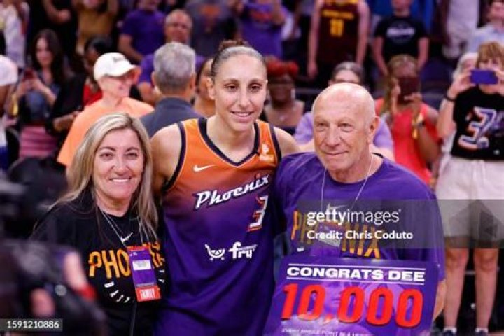 Diana Taurasi Parents Mario And Liliana Are Her Biggest Supporter