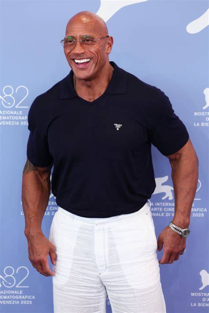 Dwayne Johnson atil des fr&egrave;res et s&oelig;urs ? En savoir plus sur ses
