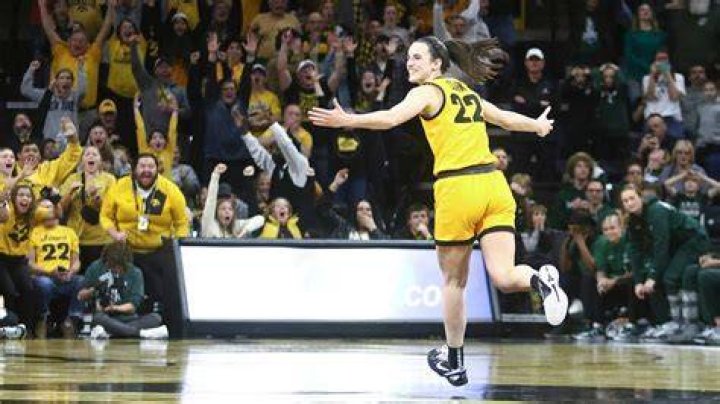 Iowa&rsquo;s Caitlin Clark sinks buzzerbeater from halfcourt logo to push