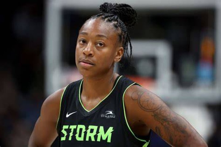 Jewell Loyd and the Storm stun the Mercury in Phoenix, win 8180