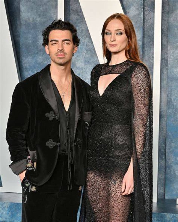 Joe Jonas and Sophie Turner Trying to 'Keep Things Positive' Source