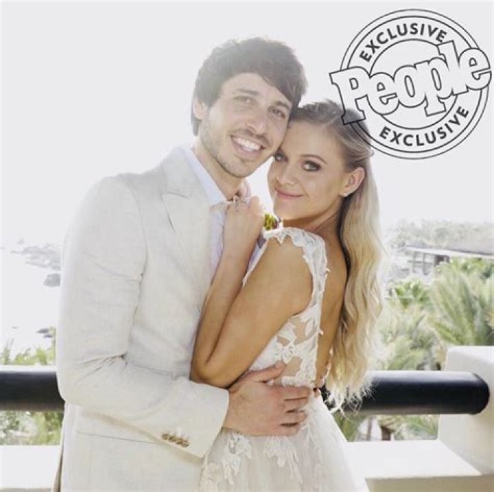 Kelsea Ballerini Got Married In Mexico & Her Dress Is Perfect For A