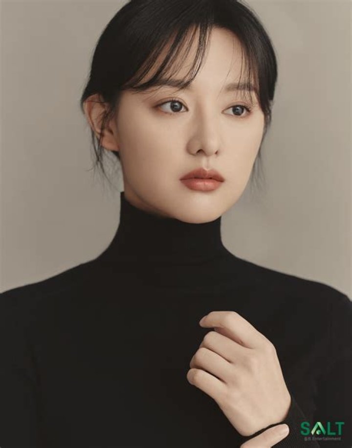 Kim Ji Won este strălucitoare în noile poze de profil pentru o viitoare