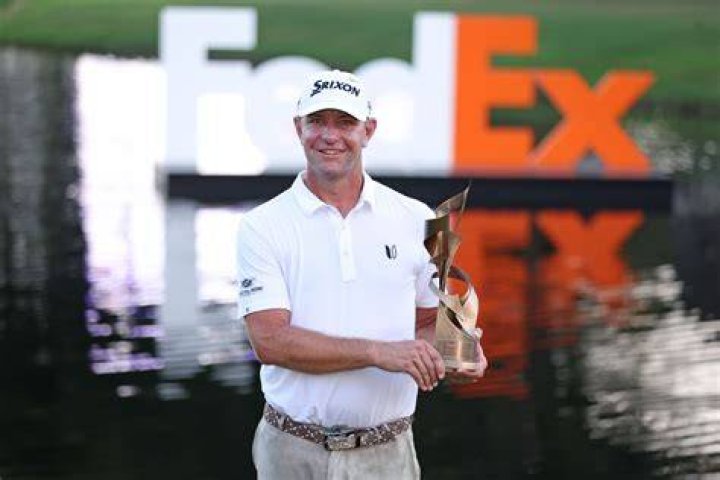 Lucas Glover wins PGA Tour event, advances into playoffs