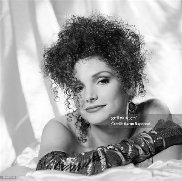 Mary Elizabeth Mastrantonio photo 1 of 2 pics, wallpaper photo