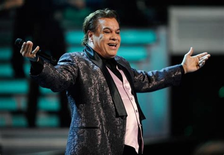 Mexican singersongwriter Juan Gabriel dies at age 66 Univision News
