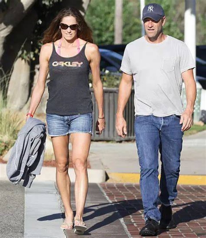 Once Engaged Aaron Eckhart Moved On With His Life And Started Dating