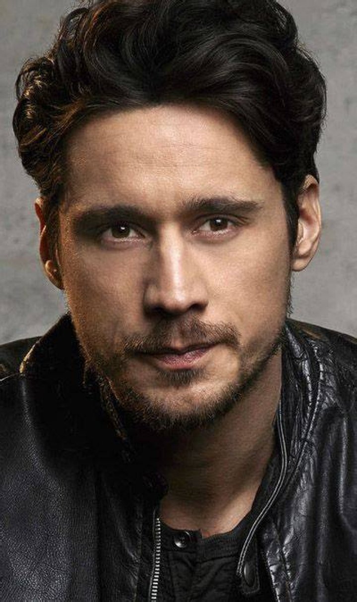 Peter Gadiot (James Valdez on Queen of the South) Bio wiki, wife, dating