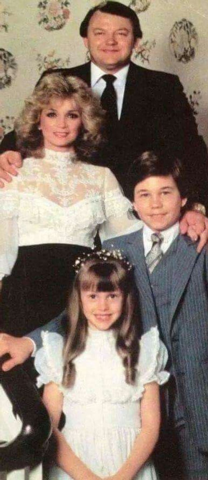 Pin by Penelope Miles on Nancy grace and her twins Nancy grace, Twins