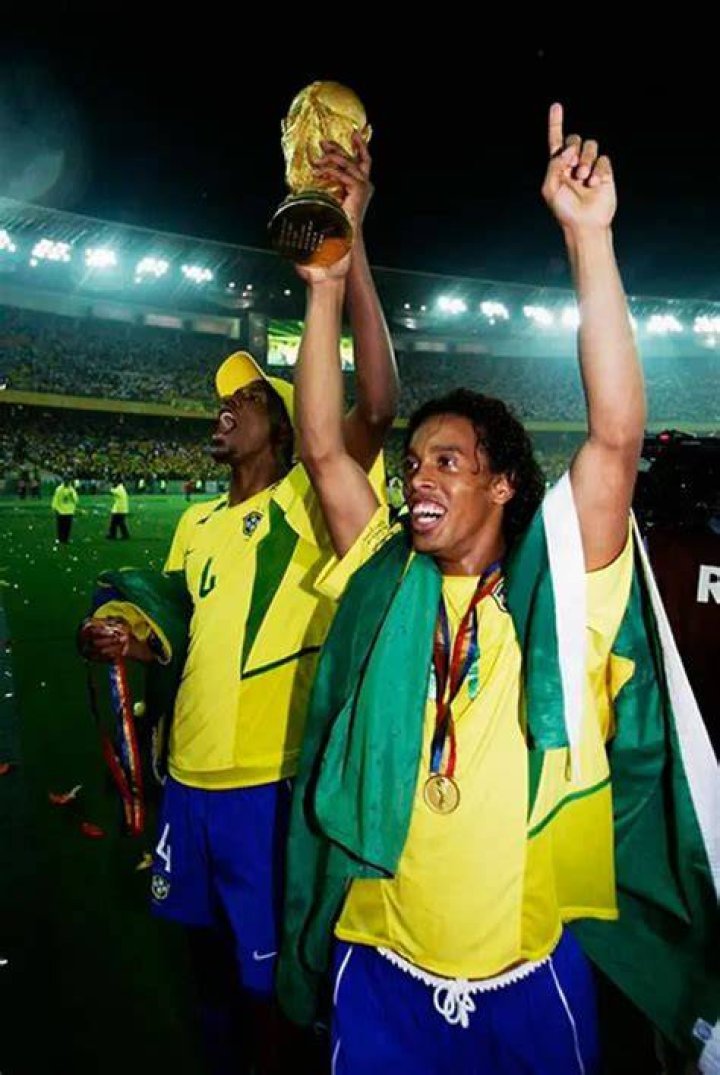 Por qué se fue Ronaldinho del Barcelona Chile