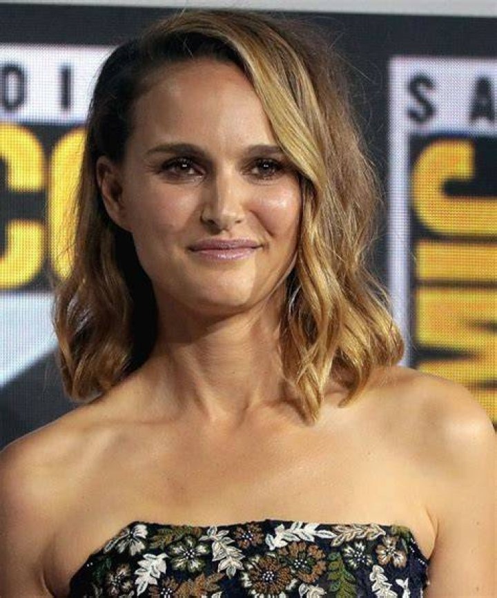 Top 10 Hottest Hollywood Actresses of 20202021 Busty Sexiest