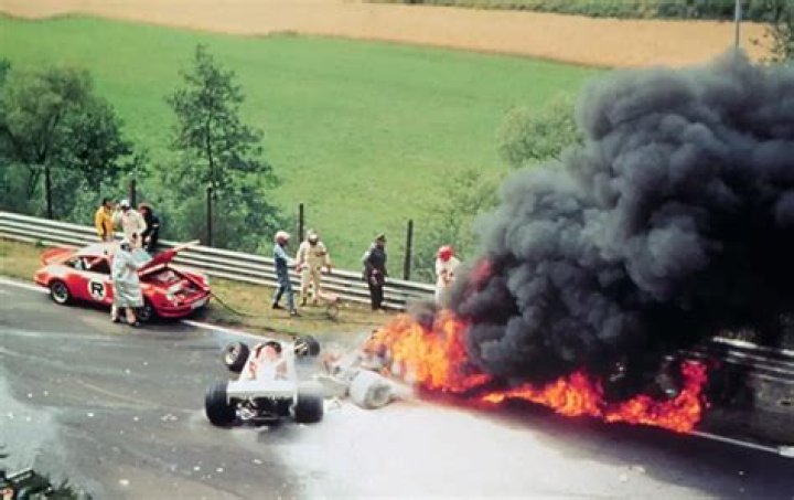 What happened to Niki Lauda and when did he win the F1 championship